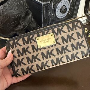 Michael Kors Black and Brown Logo Wallet Perfect condition!